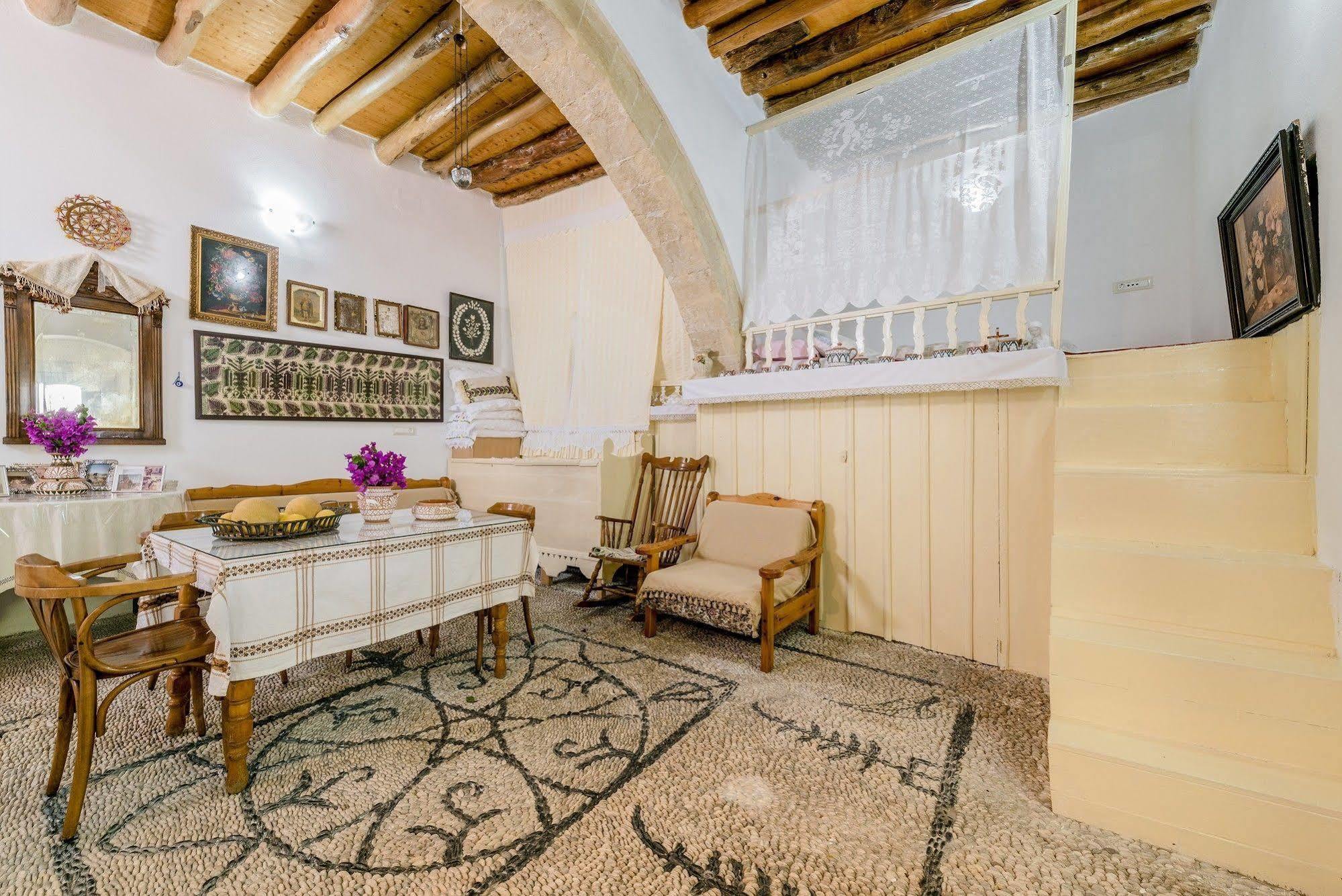 Kamariko Traditional House Afantou Bagian luar foto